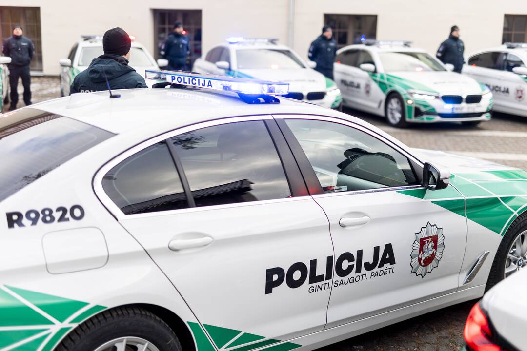 Policijai perduota NATO viršūnių susitikimui įsigytų automobilių