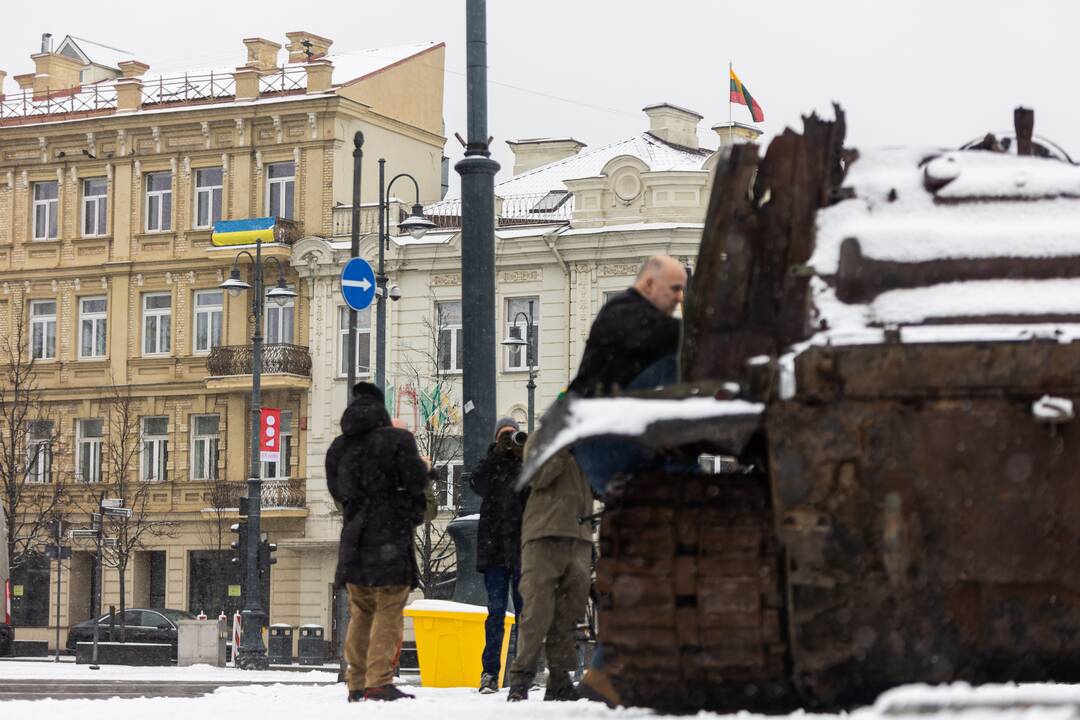 Vilniuje eksponuojamas ukrainiečių sunaikintas rusiškas tankas