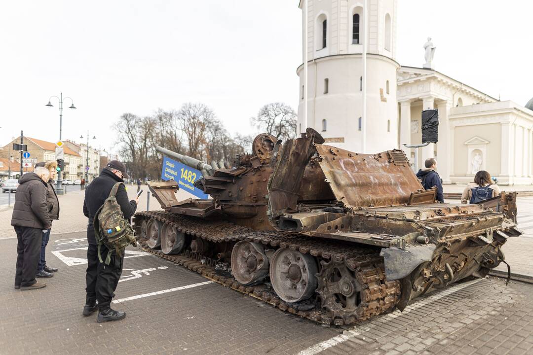 Rusų tanką apipurškė dažais