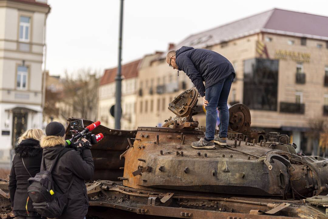 Rusų tanką apipurškė dažais