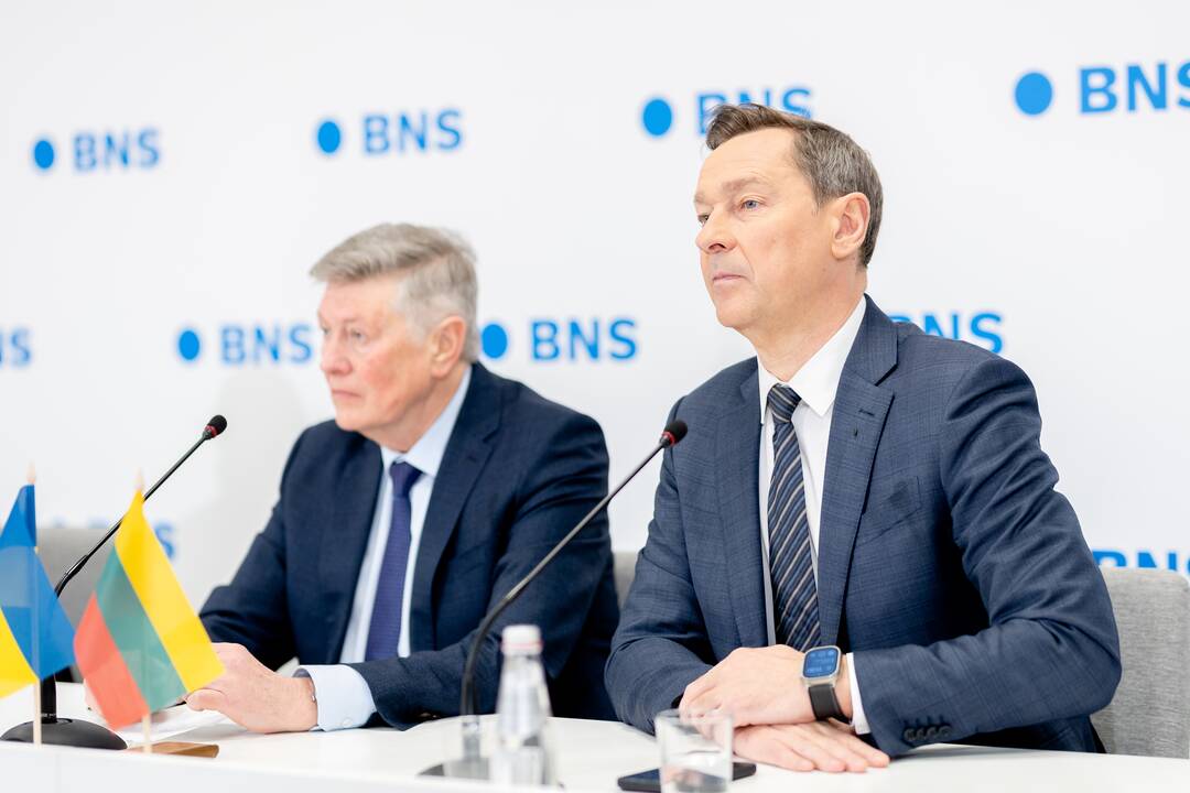 Partijų spaudos konferencijos po pirmojo rinkimų turo