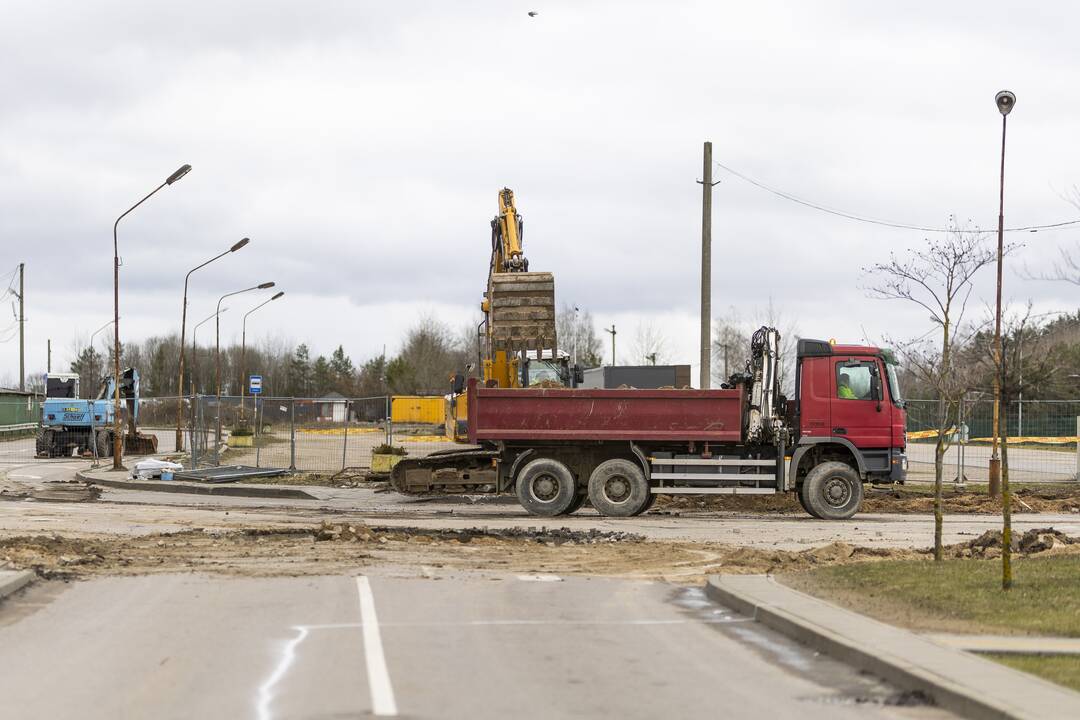 Prie Gariūnų prasidėjo žiedinės sankryžos įrengimo darbai