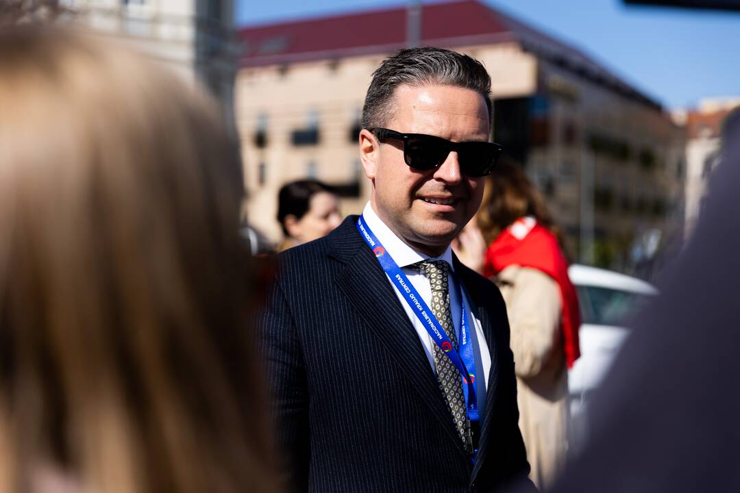 Ministrė išlydėjo Raudonojo Kryžiaus savanorių ekipažą