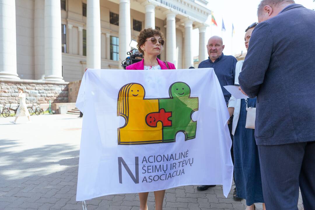 Protestas prieš tos pačios lyties asmenų sąjungų įteisinimą