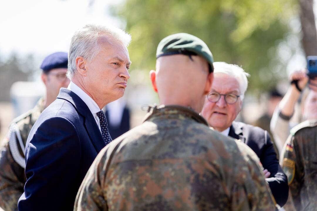 Lietuvos ir Vokietijos prezidentai lankėsi kariniame poligone Pabradėje