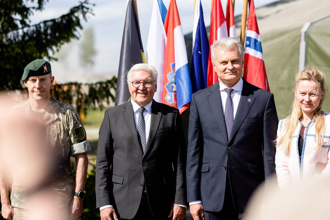 Lietuvos ir Vokietijos prezidentai lankėsi kariniame poligone Pabradėje