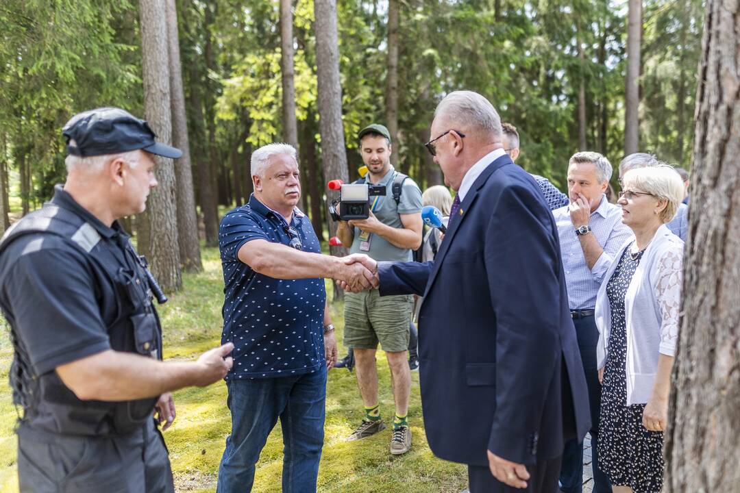 Seimo nariai apsilankė prabangiajame Gulbinų kvartale