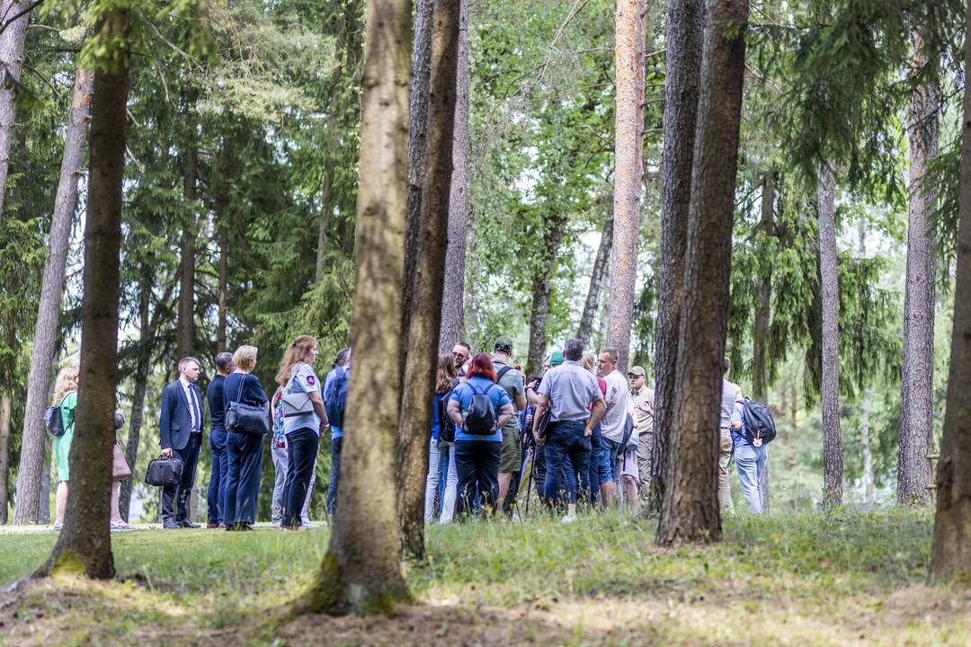 Seimo nariai apsilankė prabangiajame Gulbinų kvartale
