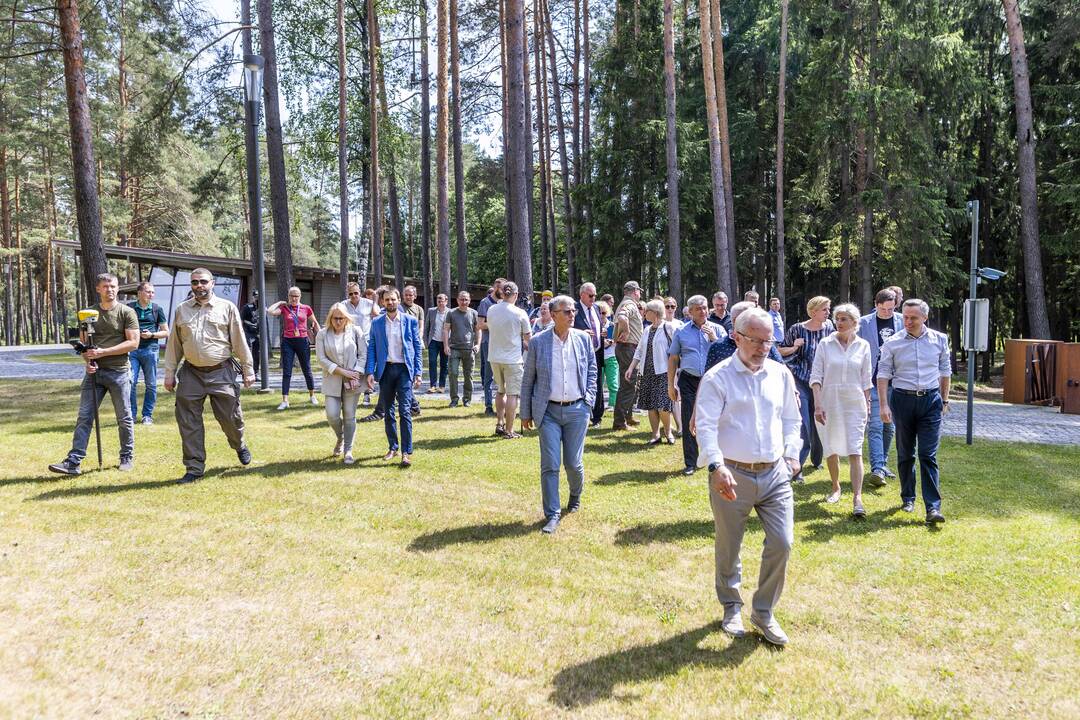 Seimo nariai apsilankė prabangiajame Gulbinų kvartale