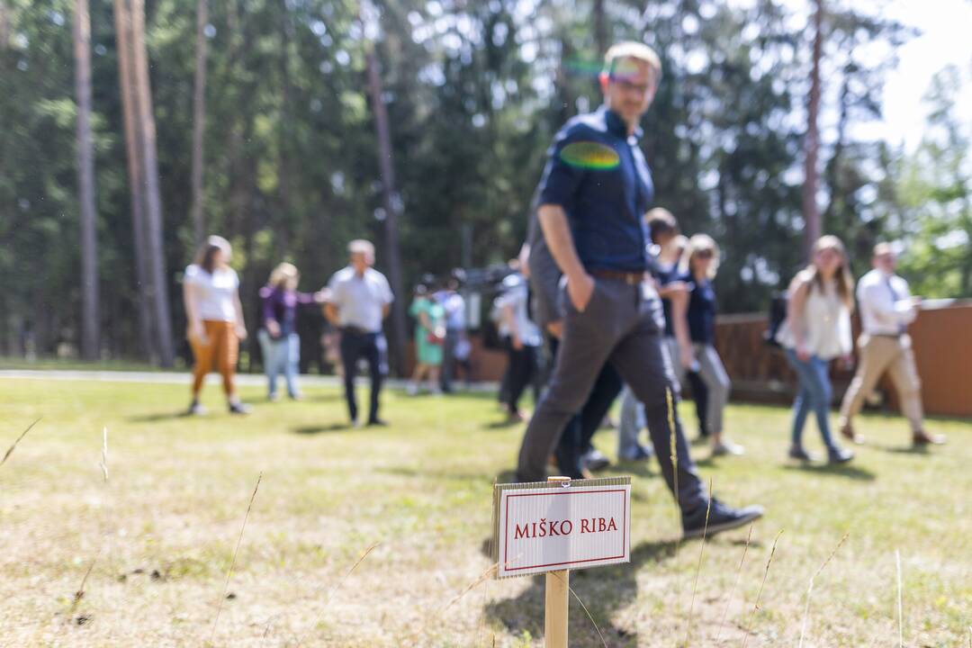 Seimo nariai apsilankė prabangiajame Gulbinų kvartale