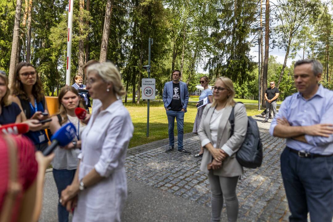 Seimo nariai apsilankė prabangiajame Gulbinų kvartale