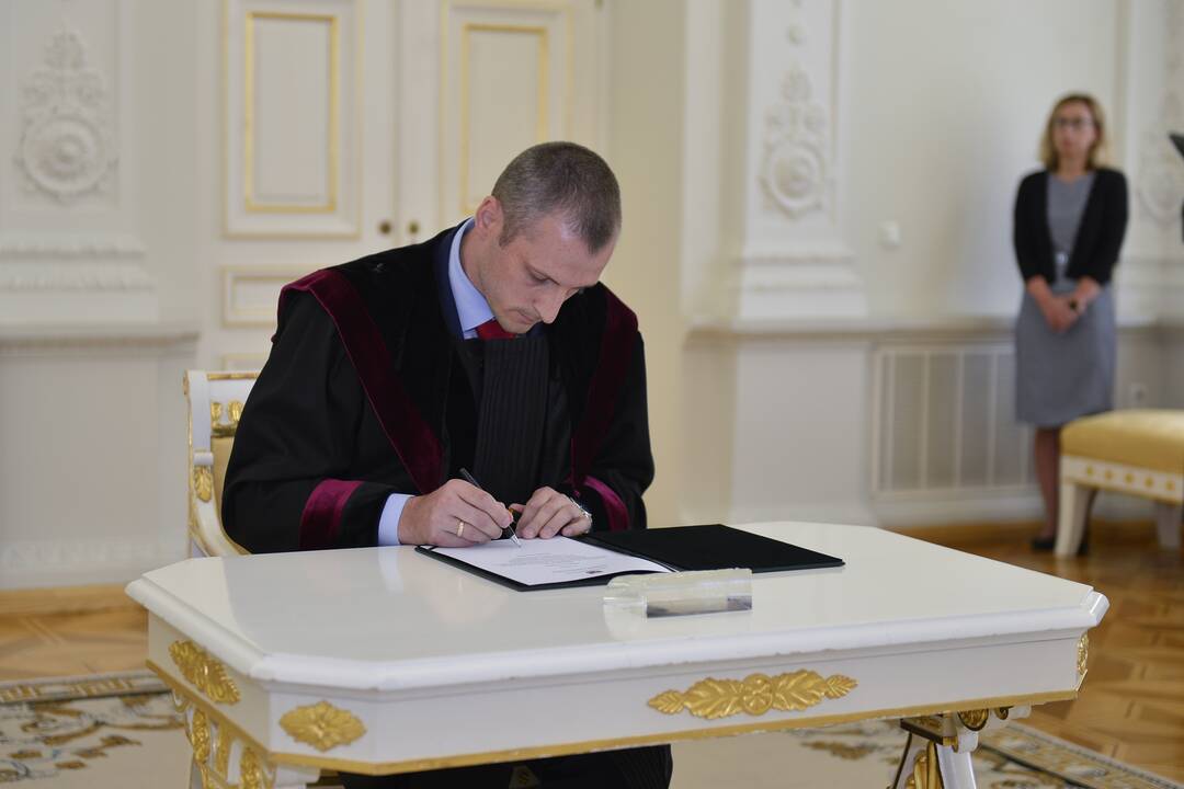 Prezidentas priėmė teisėjų priesaikas