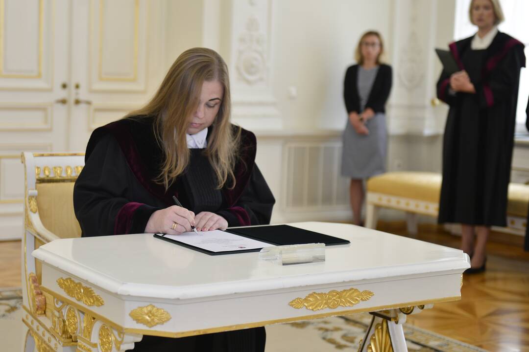 Prezidentas priėmė teisėjų priesaikas