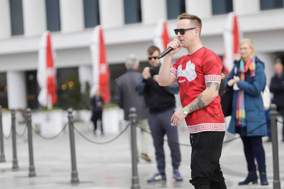 Judėjimo sveikuoliai okupavo Vienybės aikštę