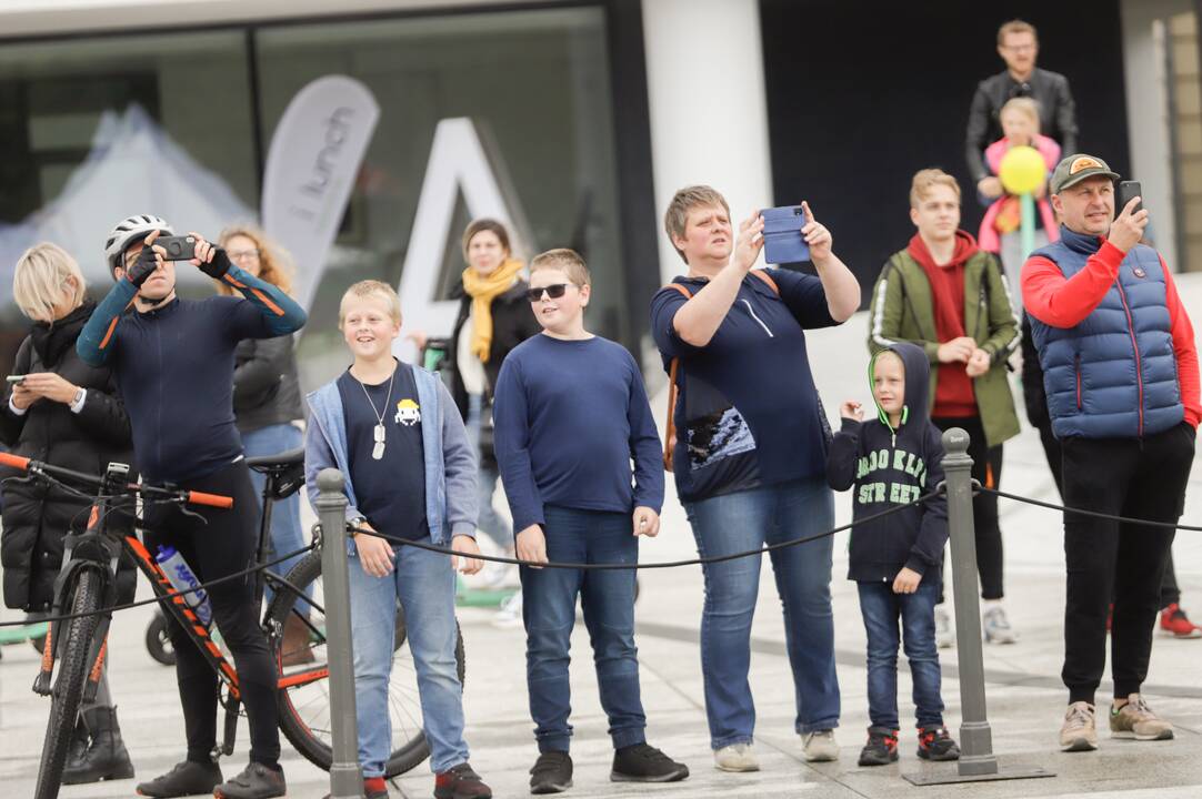 Judėjimo sveikuoliai okupavo Vienybės aikštę