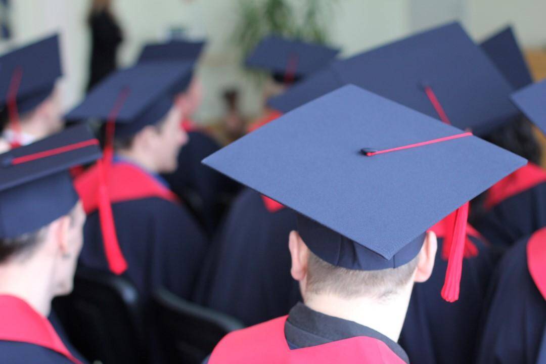 Darbo biržos duris atvėrė mažiau diplomuotų specialistų