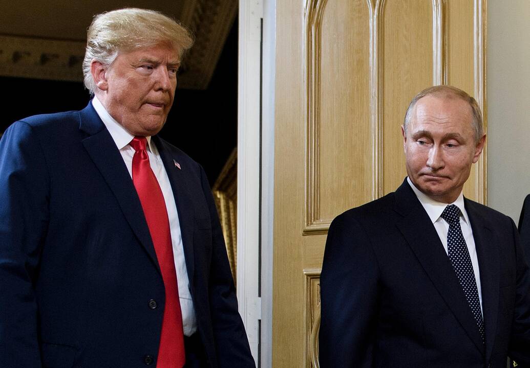 Apklausa: vokiečiams D. Trumpas atrodo pavojingesnis už V. Putiną