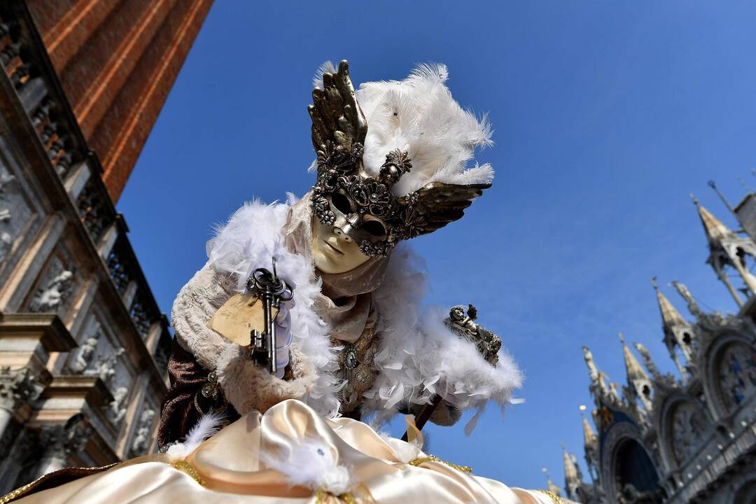 Pasigrožėkite Venecijos karnavalo kostiumais