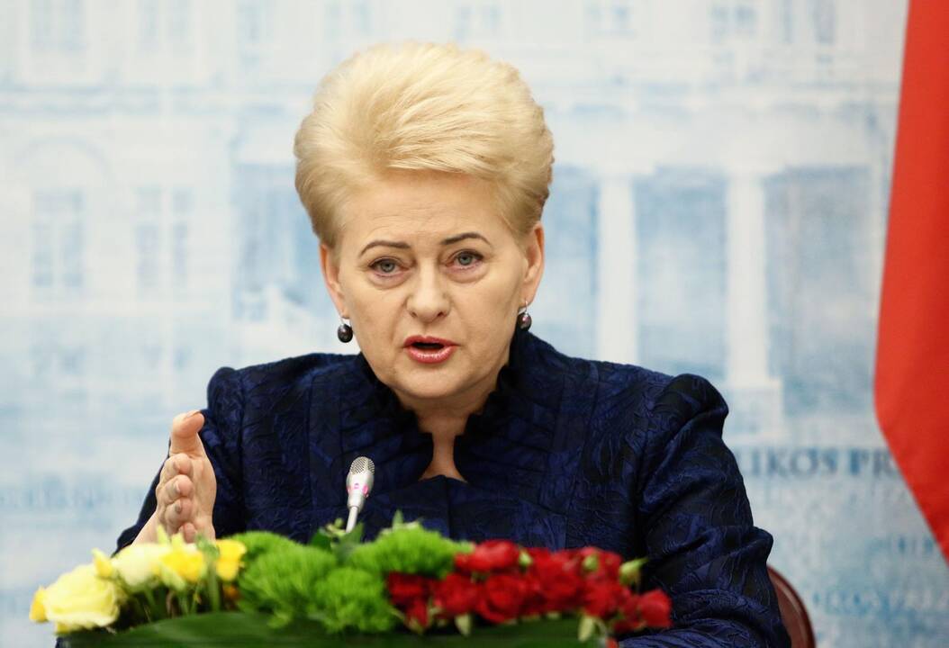 Prezidentė imasi priemonių antstolių savivalei pažaboti