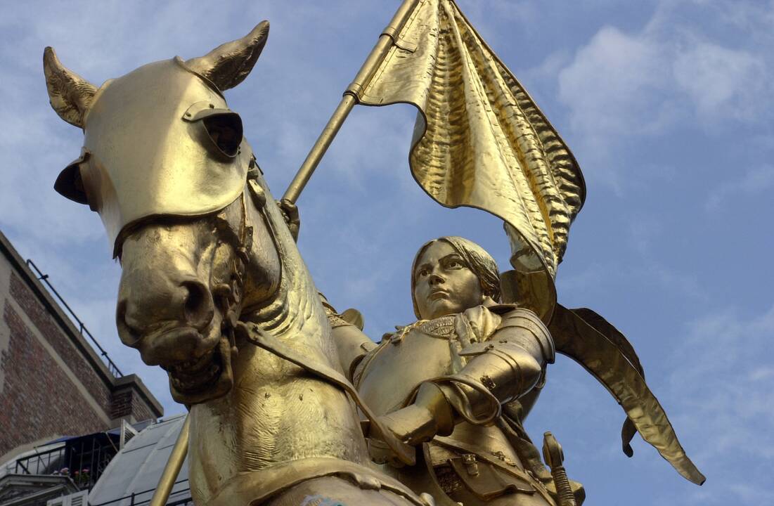 1429 m. Žana d’Ark, valstietė mergina, neva Dieviškosios apvaizdos įkvėpta, įsiveržė į Paryžių ketindama nuversti nuo sosto Burgundijos kunigaikštį