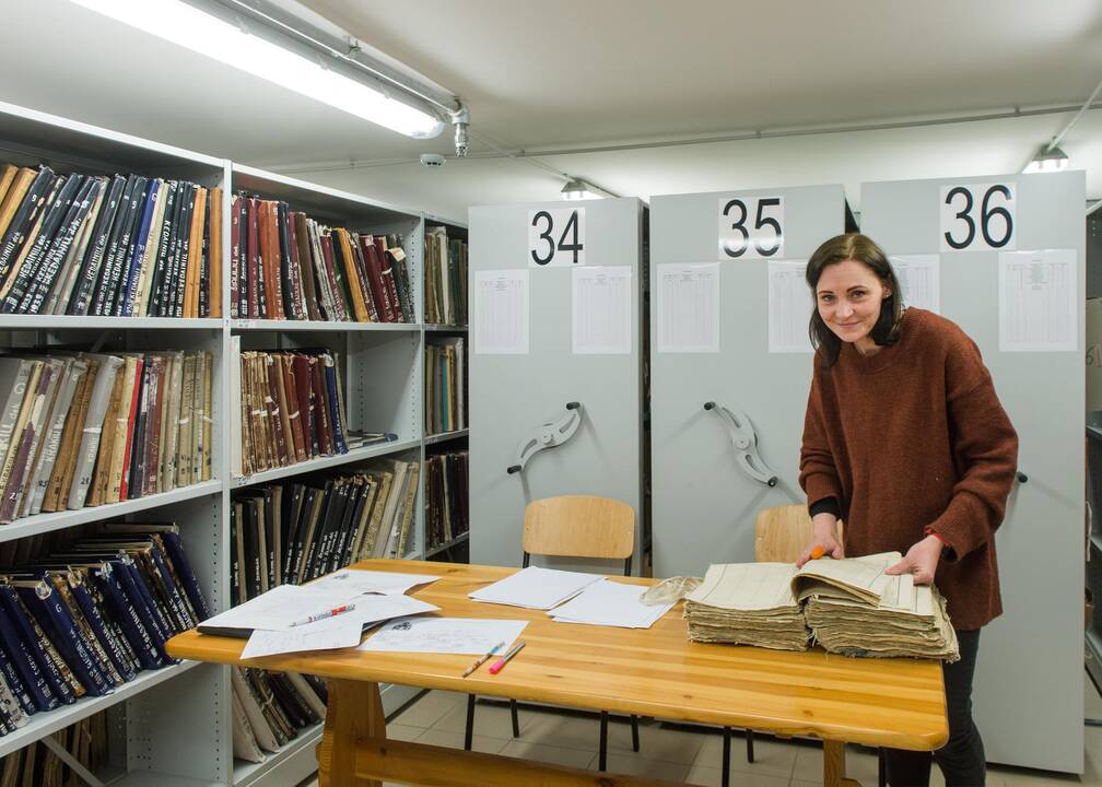 Proga: artėjant 102-osioms nepriklausomybės metinėms į Signatarų namus sugrįžo Vasario 16-osios Nutarimas.