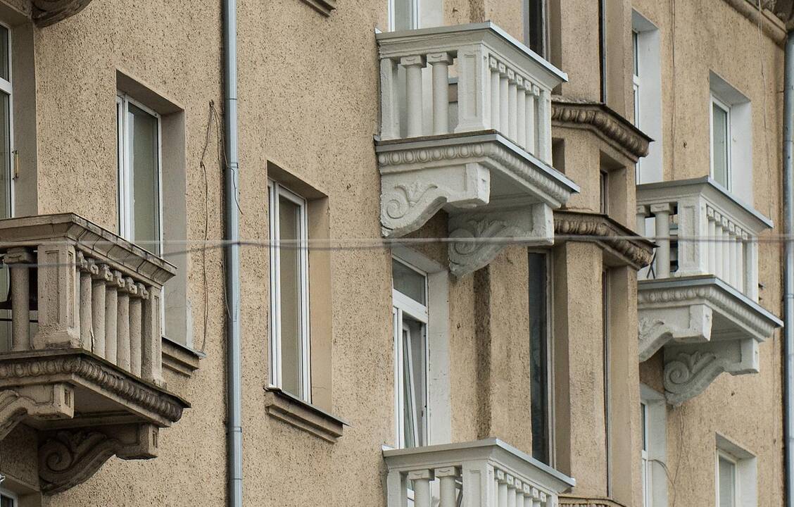 Motyvas: sutvarkyti kaimynų balkonai skatina ir kitų namų gyventojus pradėti svarstyti, kaip atsinaujinti patiems.