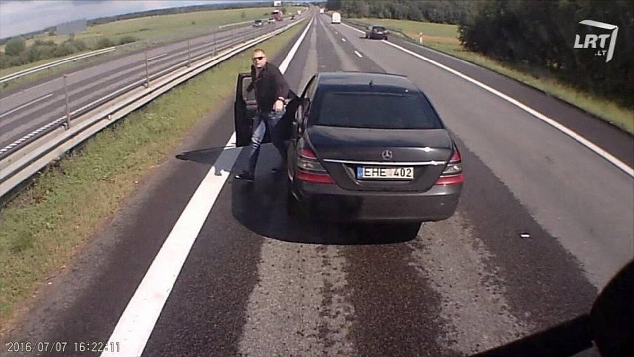 Išrinko lietuviškos vairavimo kultūros „perlų“ trejetuką