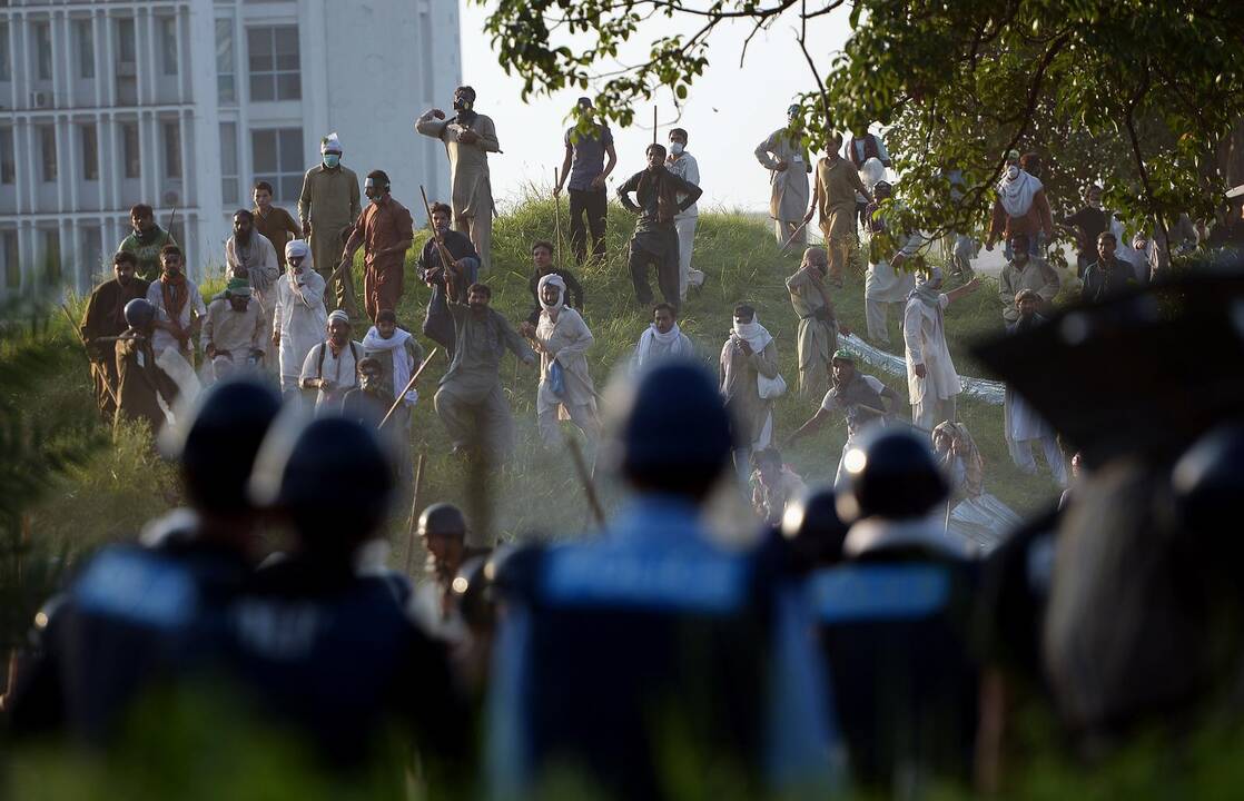 Pakistano sostinėje – kruvini policijos ir protestuotojų susirėmimai