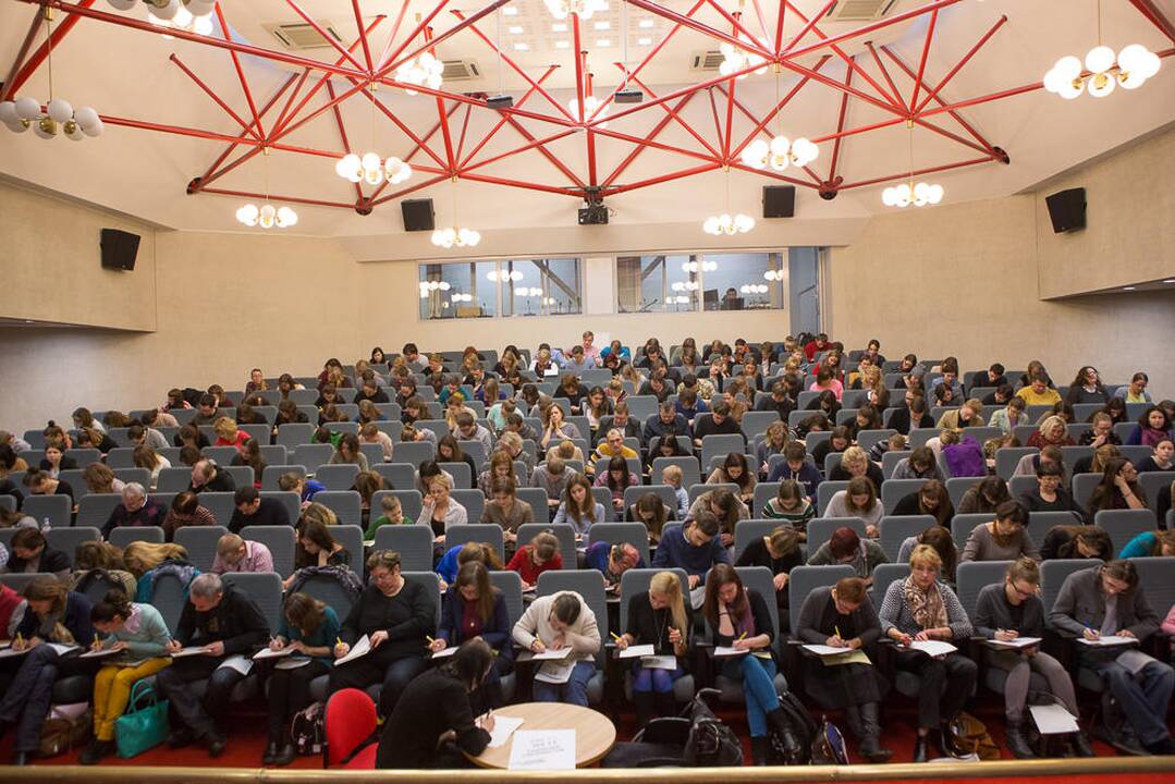 Nacionalinį diktantą šiemet rašė rekordiškai daug dalyvių