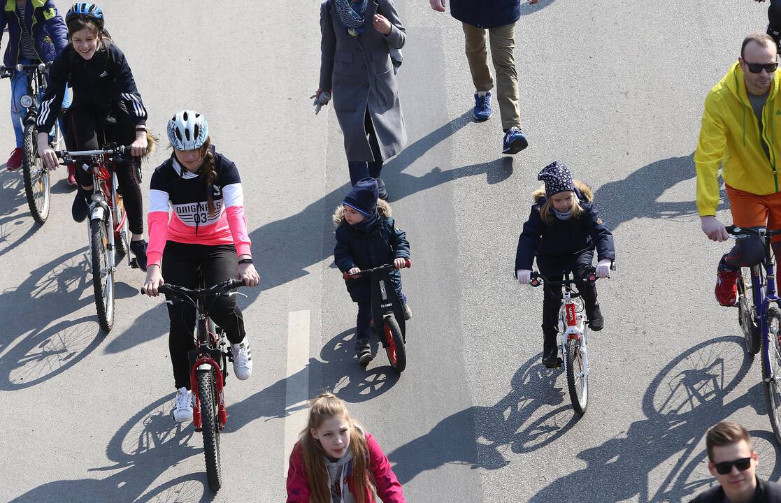 Riedynėmis Kaunas atidarė dviračių sezoną