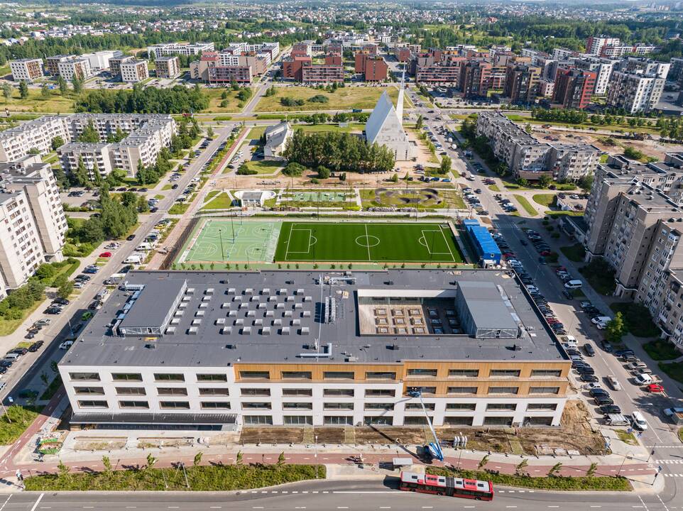 Baigiama statyti Pilaitės mokykla
