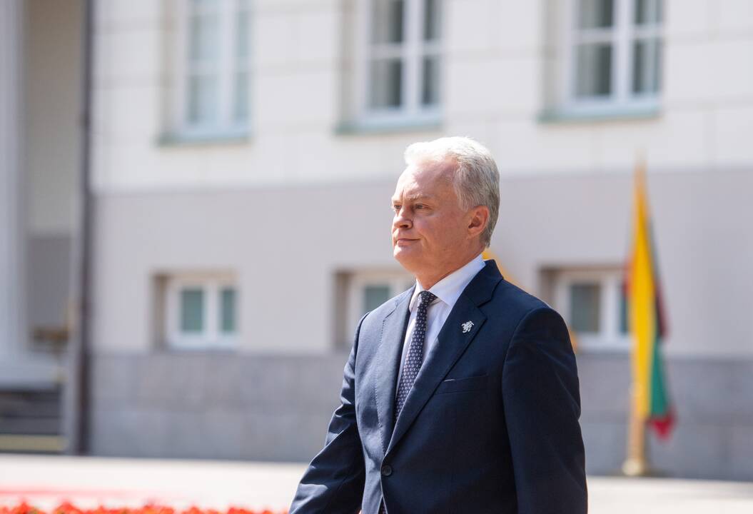 Prezidentas dalyvauja pirmojo karininko laipsnio suteikimo ceremonijoje