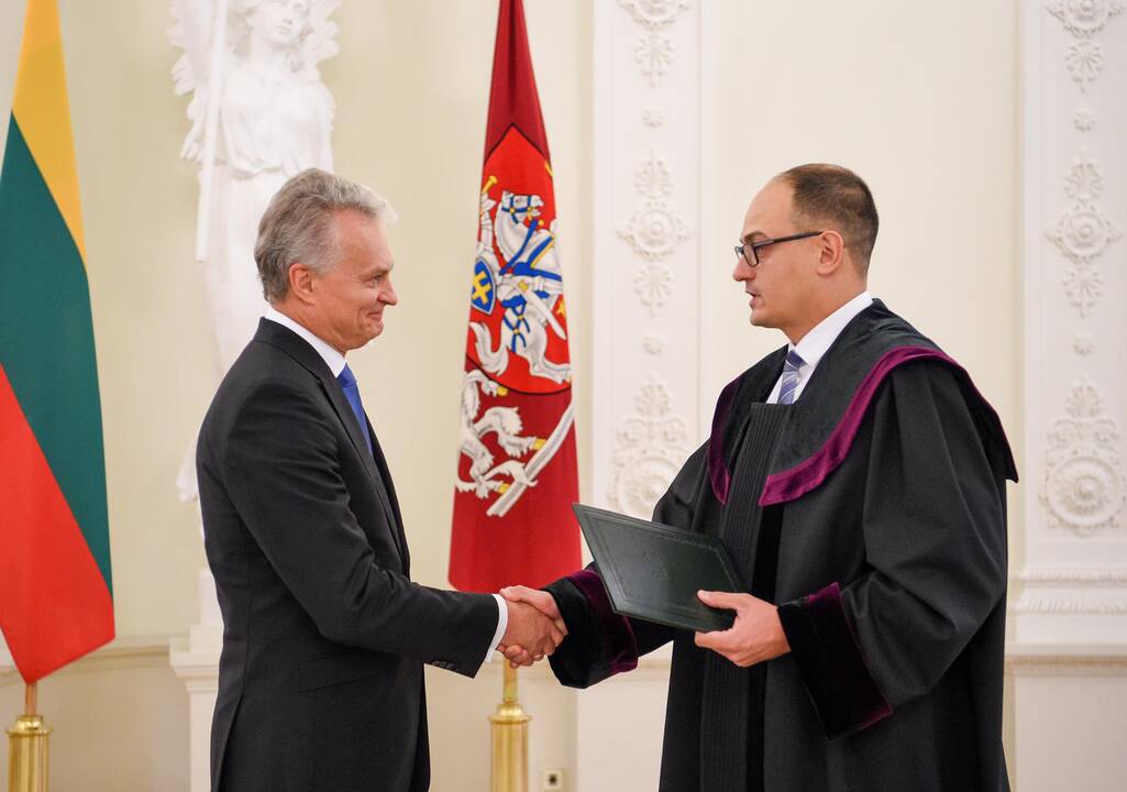 Prezidentas priėmė teisėjų priesaikas