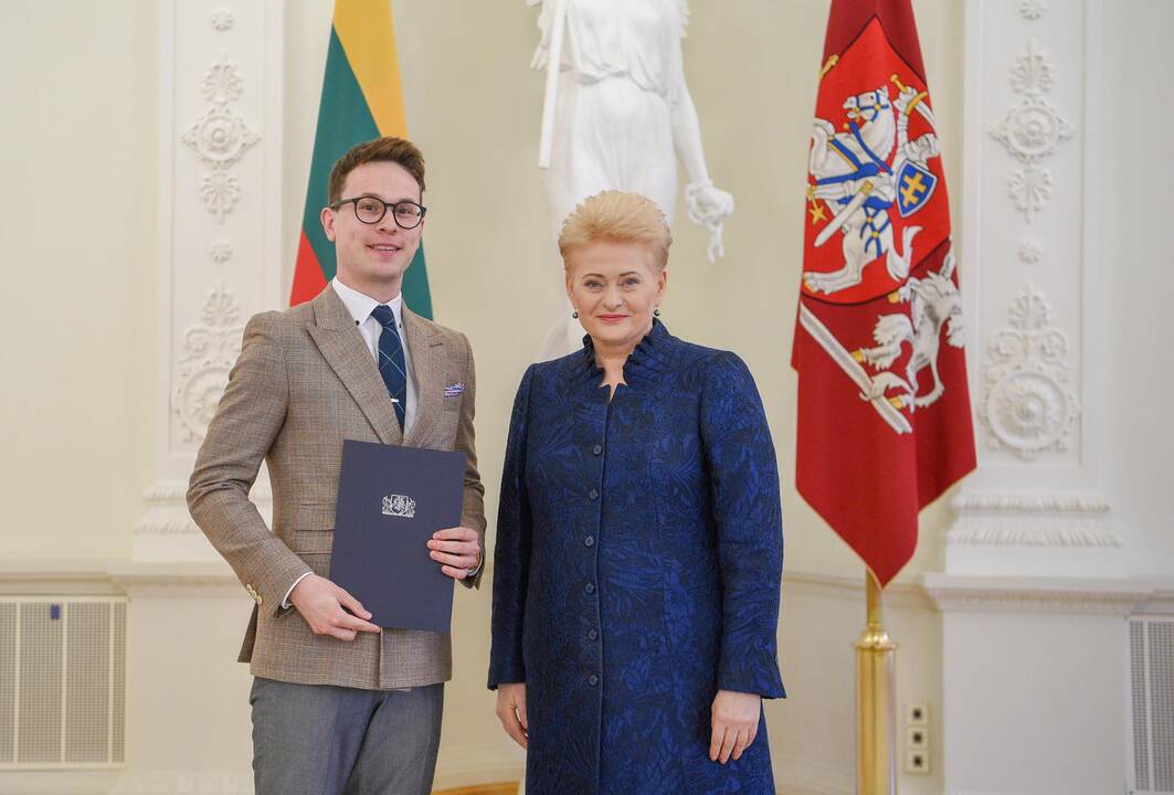 Nacionalinio diktanto konkurso laureatų apdovanojimai