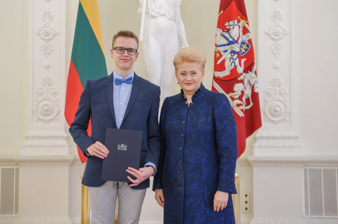 Nacionalinio diktanto konkurso laureatų apdovanojimai