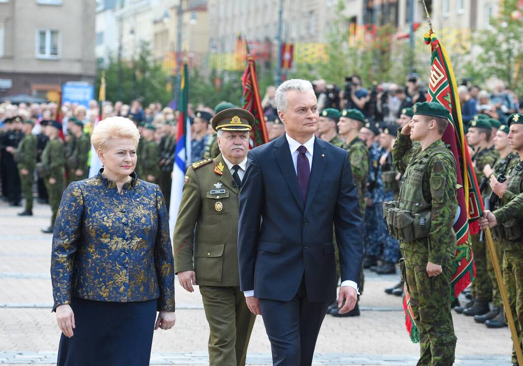 Prezidentą pagerbė ginkluotosios pajėgos