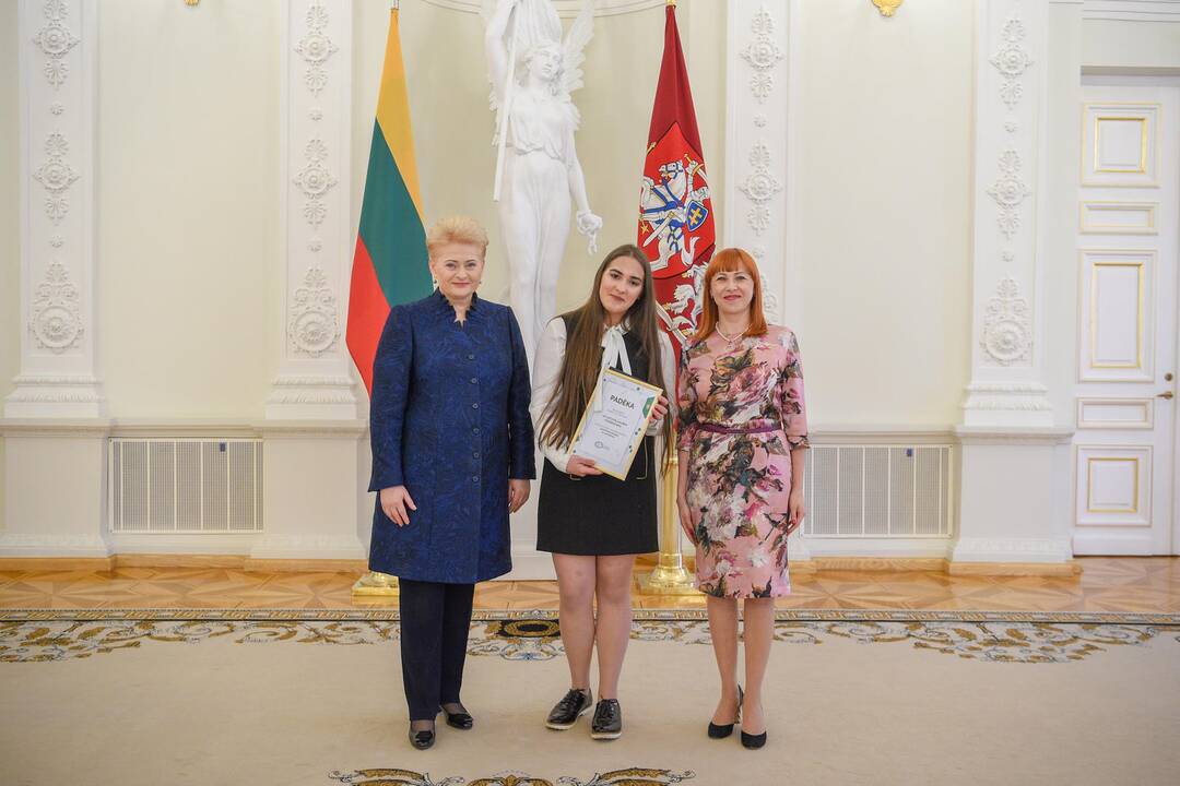 Nacionalinio diktanto konkurso laureatų apdovanojimai
