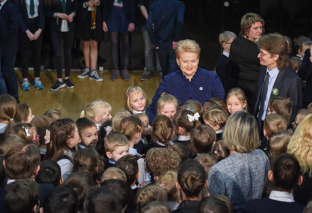 Prezidentė aplankė Vilniaus „Ąžuolyno“ progimnaziją