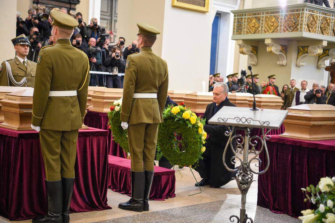 Iškilmingos sukilimo vadų laidotuvės