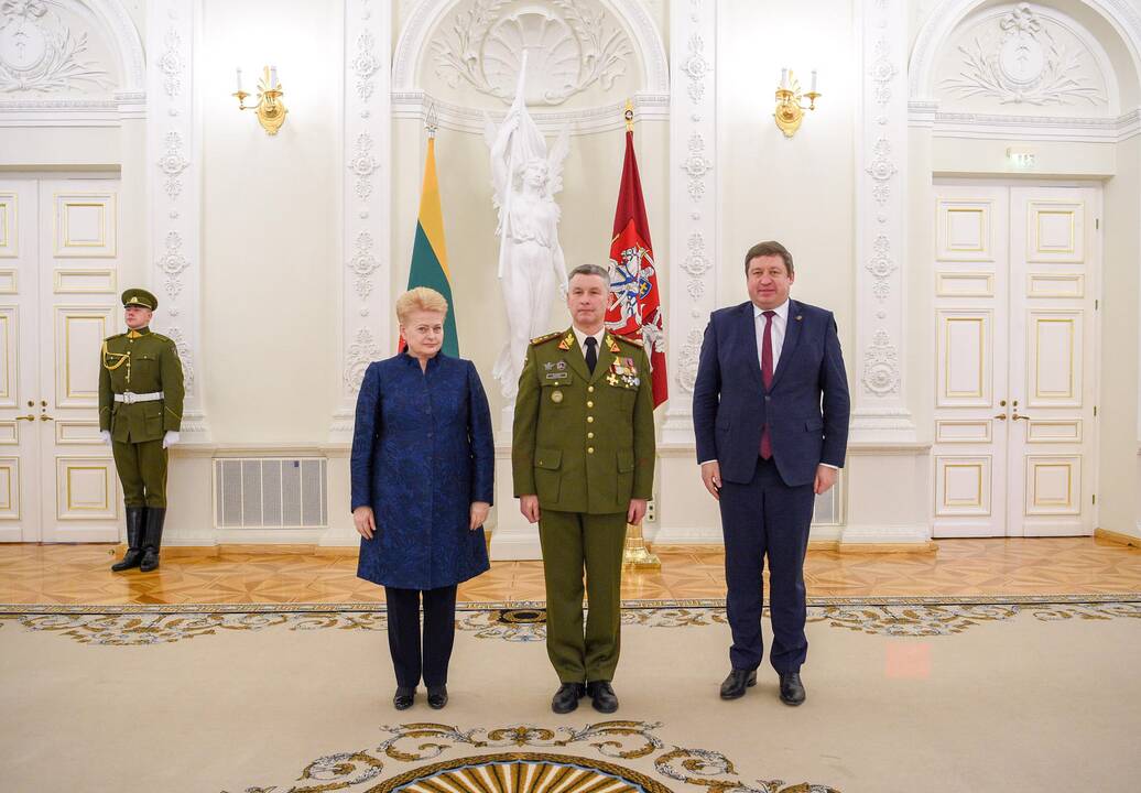 Prezidentė suteikė generolų laipsnius karininkams