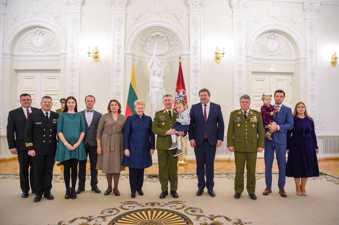 Prezidentė suteikė generolų laipsnius karininkams