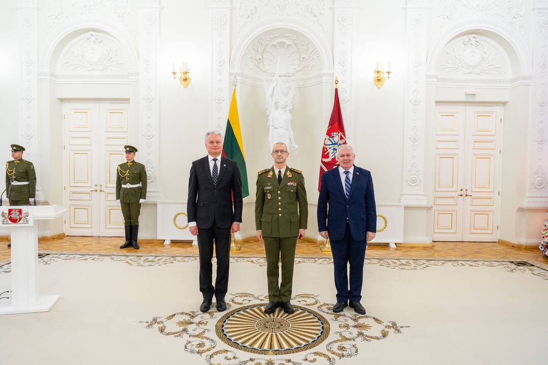 Dviem karininkams suteikti generolo majoro laipsniai