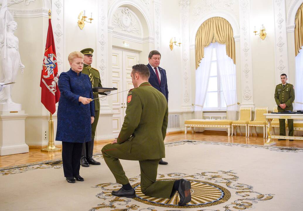 Prezidentė suteikė generolų laipsnius karininkams