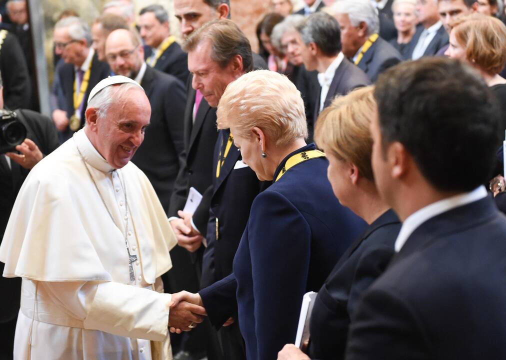 D. Grybauskaitė dalyvavo popiežiaus apdovanojimo ceremonijoje