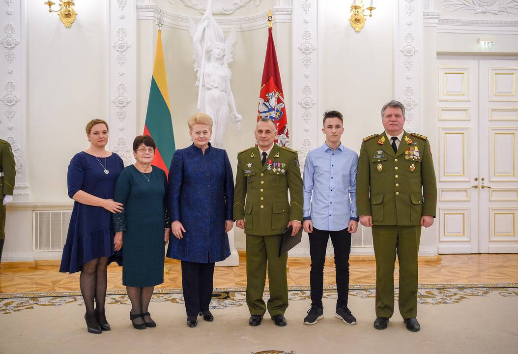 Prezidentė suteikė generolų laipsnius karininkams