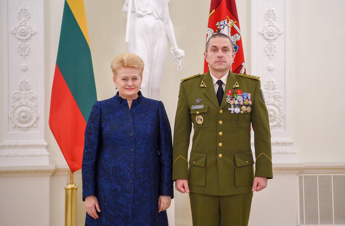 Prezidentė suteikė generolų laipsnius karininkams