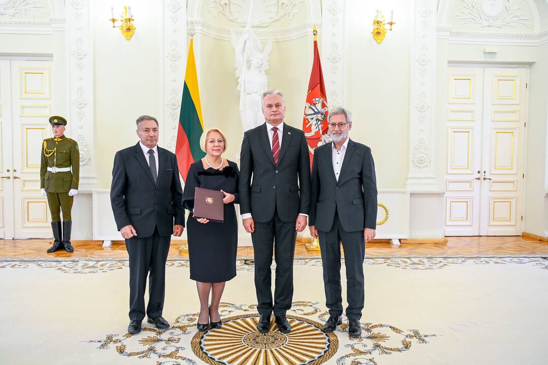 Prezidentas įteikė Žūvančiųjų gelbėjimo kryžius