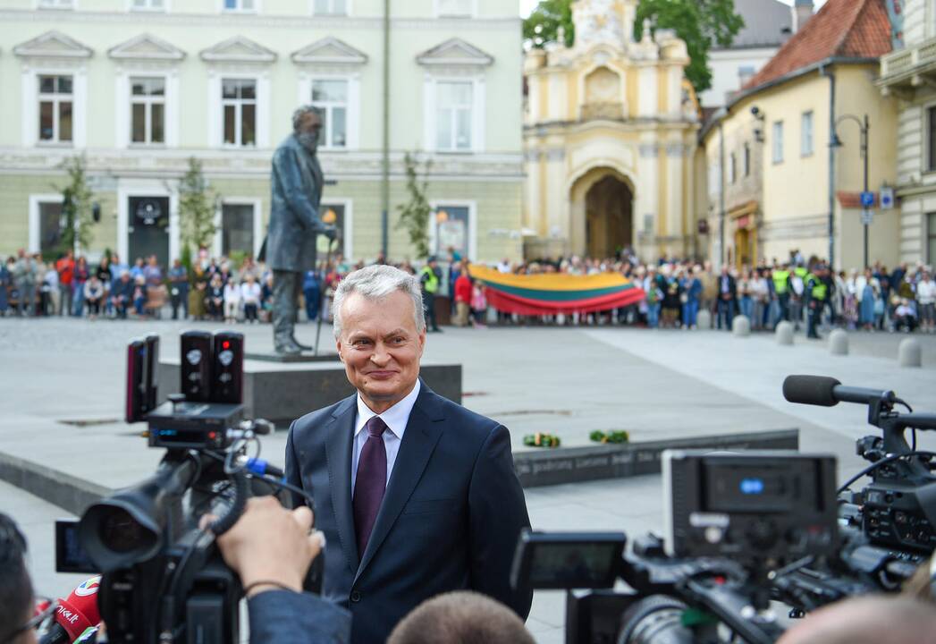 G. Nausėda apsilankė prie J. Basanavičiaus paminklo