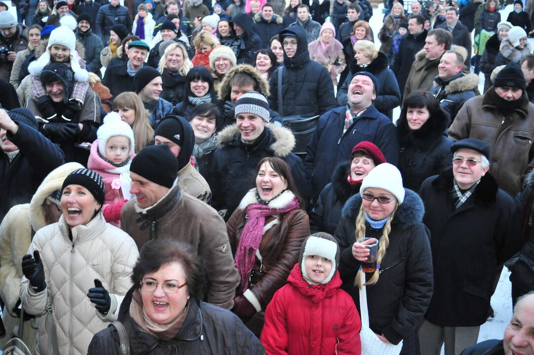 Tyrimas: Lietuvoje moterys religingesnės nei vyrai