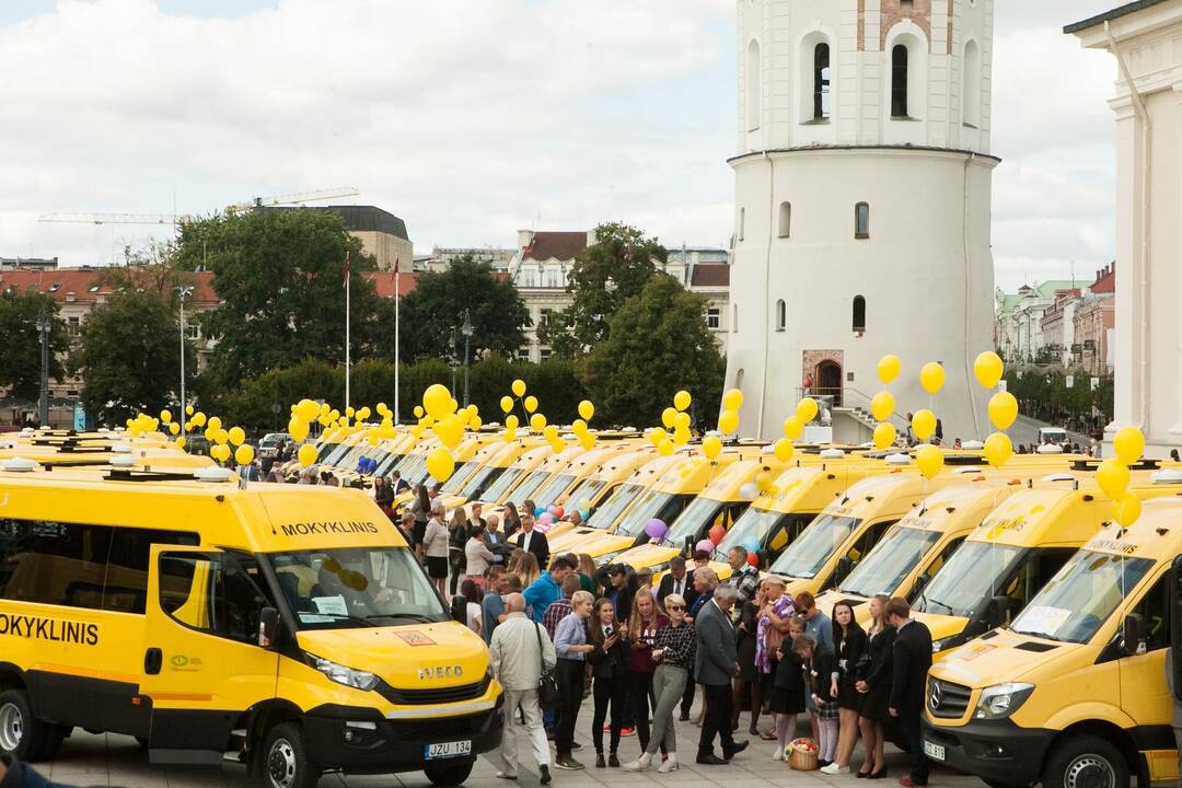 Mokykloms – nauji geltonieji autobusiukai